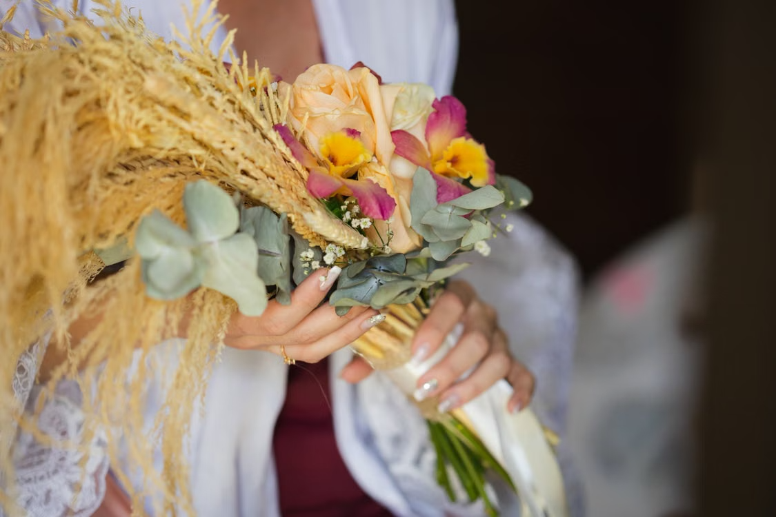Best Dried Flower Colours for Weddings