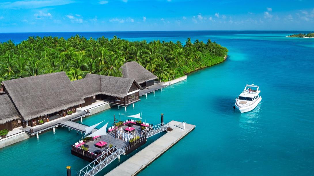 Plan your 4 days lakshadweep tour in India, and experience the breathtaking views and adventurous experiences.