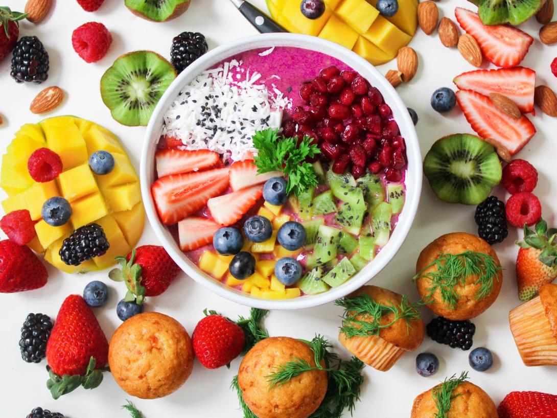 https://www.pexels.com/photo/assorted-sliced-fruits-in-white-ceramic-bowl-1092730/